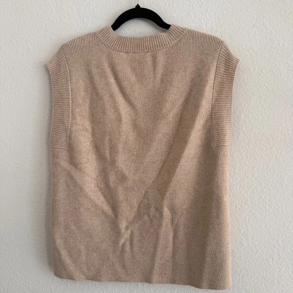 NWOT Cyrus medium cream sweater vest - Picture 2 of 5